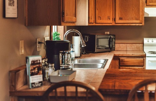 Rockbridge House | Freedom Cottage, 12 Acres with Private Hot Tub