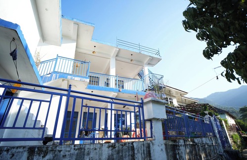 Suja Cottage | Freestay Keori River View-2BR Cottage in Chaugan by Homeyhuts