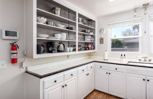 Lodi Cottage | French Oak Cottage | 6-Min Walk to Downtown Wine, Food, & Music | Pet Friendly