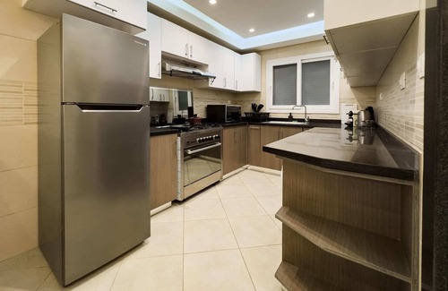 Heliopolis Apartment | Fresh & Fabulous 2bdr - 5 min to Airport