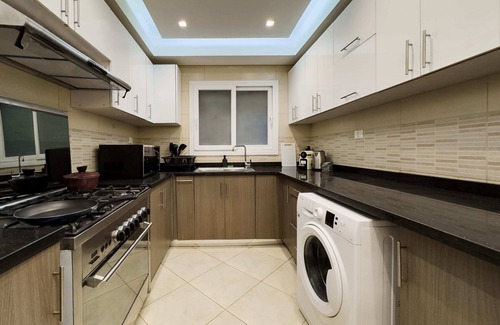 Heliopolis Apartment | Fresh & Fabulous 2bdr - 5 min to Airport