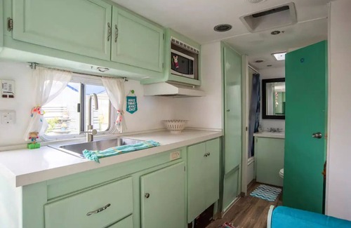 Ensenada House | 🏝Fresh & lovely RV great location 🤙🏽charming vibesnn