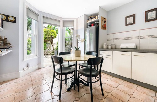 Munster House | Fresh Place, by Veeve