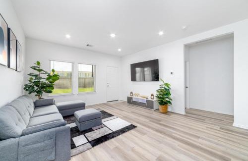 Houston House | Freshly Built 4BR Home in North Houston