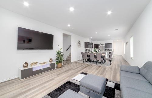Houston House | Freshly Built 4BR Home in North Houston