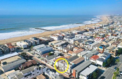West Newport House | Freshly Renovated Beach House Steps to the Beach