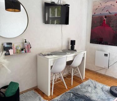 Kesklinn Apartment | Freshly renovated bathroom! Luna budget cozy studio apartment Tallinn Juhkentali 42 near city centre airport next to the Bus station