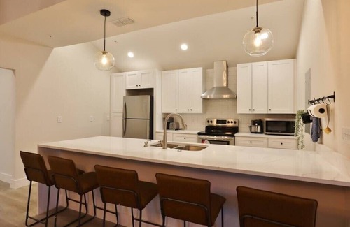 Downtown Jacksonville Apartment | Freshly Renovated Apt - Steps from TIAA Bank Field