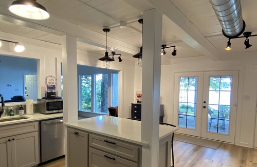 Hemphill House | Freshly Updated! 3 BR, 3 BA Waterfront Getaway for Fisherman and Families alike!