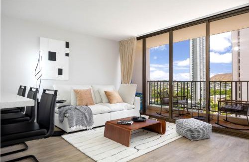 Waikiki Apartment | Freshly Updated Condo in Waikiki with Free Parking