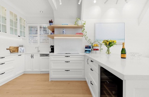 North Manly Villa | Freshwater Pearl - a stunning luxury retreat, close to beaches and shops!