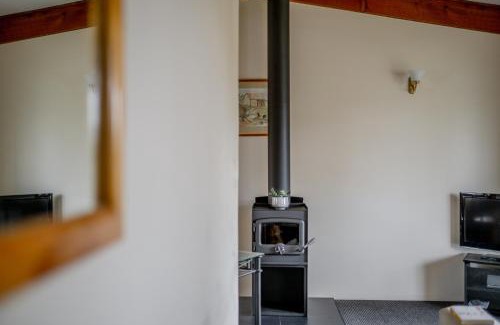 Coles Bay Ski Chalet | Freycinet Cottage 1 – Bluestone