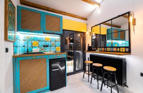 Volos City Centre Apartment | Frida Kahlo - Le petit Bati