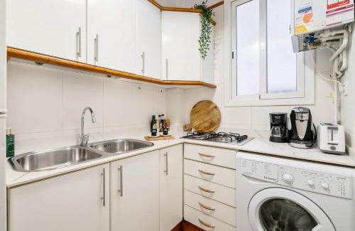 La Sagrada Familia Apartment | Fridays Flats Whisper-quiet Near Sagrada's Heart