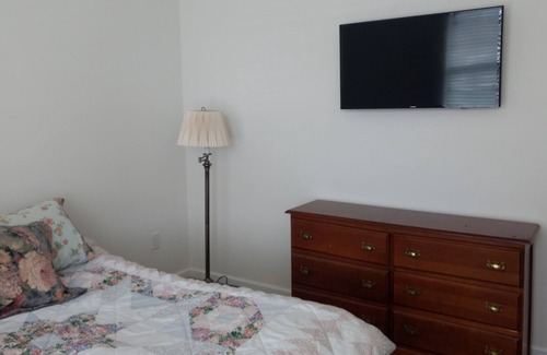 Middletown House | Friendly, quiet community; close to many activities