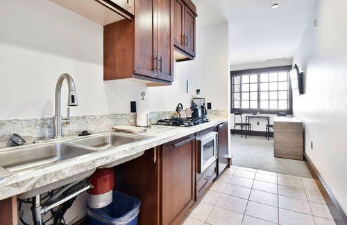 Empire Pass Condo | Friendly Studio Condo in Empire Pass with Mountain Views and On-Site Hot Tub