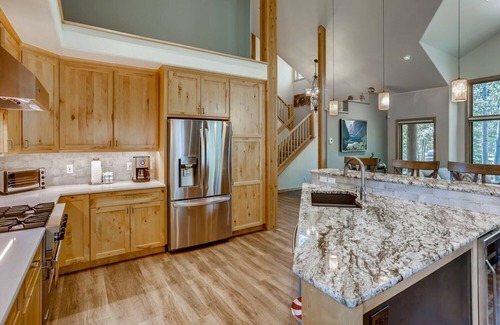The Reserve House | Frisco Cedar Cabin. Private 4 bedroom home in Frisco. Sleeps 10, private hot tub, private garage, WIFI.