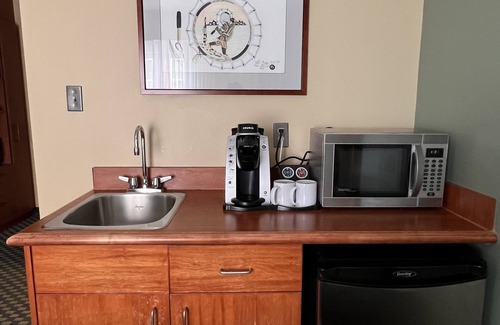 Iqaluit Hotel | Frobisher Inn