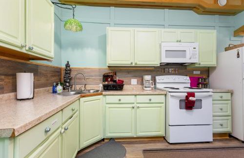 Logan House | Frog Hollow at Hocking Vacations