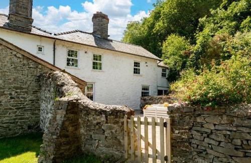 Bala House | Fron Dderw