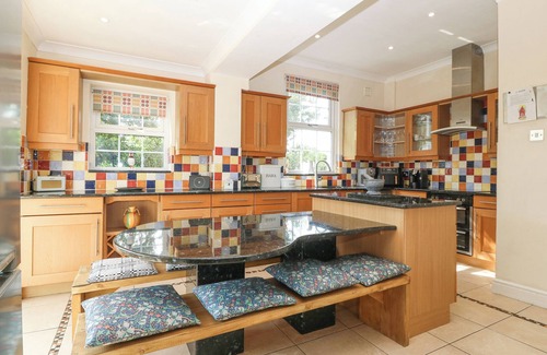 Llandwrog Cottage | FRON EMRYS, pet friendly, luxury holiday cottage in Caernarfon