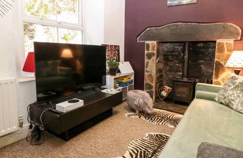 Corris House | FRON GOCH, pet friendly, character holiday cottage in Corris