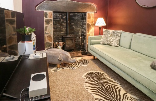 Corris House | FRON GOCH, pet friendly, character holiday cottage in Corris
