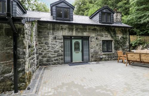 Dolgellau House | Frongoch Old Power House
