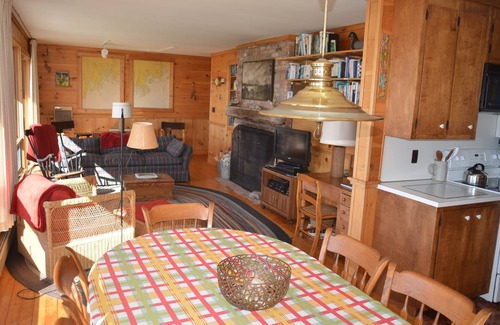 South Addison Cottage | Front Row Seats At One Of Nature's Best Spectacles.