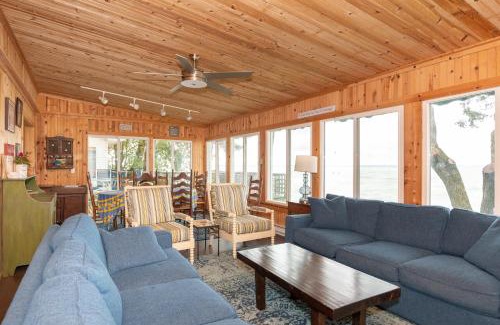 Covert House | Front seat view of Lake Michigan for beautiful sunsets and crashing waves