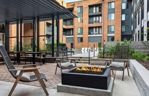 Highland Apartment | Frontdesk | 1 BR Apt near the University of Texas