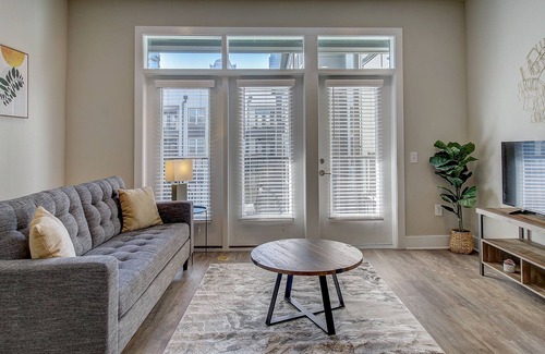 Third Ward Apartment | FRONTDESK 500 West Trade Apts Fourth Ward Charlotte