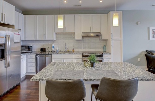 Charlotte Condo | FRONTDESK Berkshire Dilworth Apts Midtown Charlotte