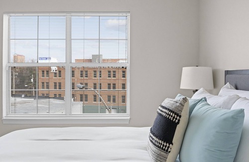North Shore Apartment | FRONTDESK Bracken House Apts North Shore Pittsburgh