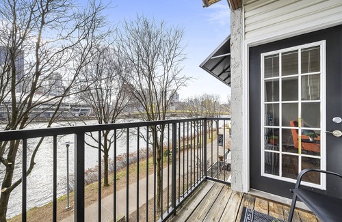 North Shore Apartment | FRONTDESK Bracken House Apts North Shore Pittsburgh