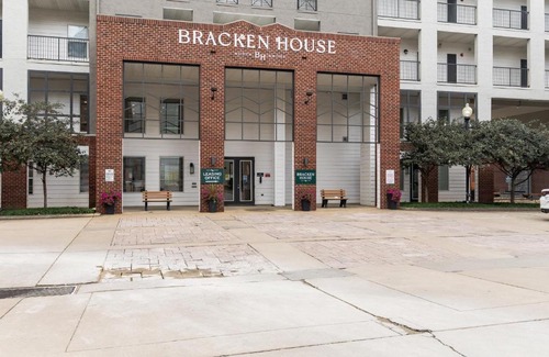 North Shore Apartment | FRONTDESK Bracken House Apts North Shore Pittsburgh