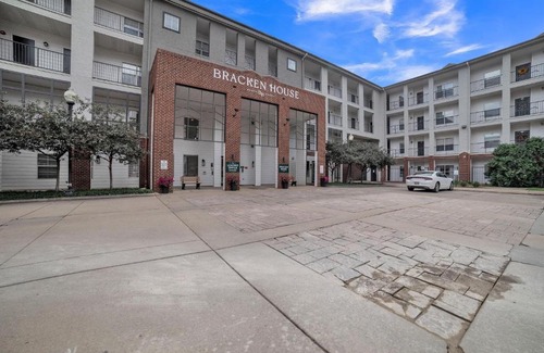 North Shore Apartment | FRONTDESK Bracken House Apts North Shore Pittsburgh