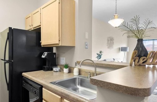 North Shore Apartment | Frontdesk | Convenient 1 BR in the North Side