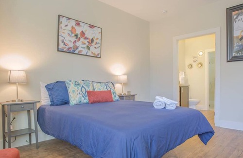SouthPark Apartment | Frontdesk | Designer + Chic Studio Apt w/ Parking