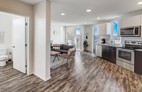 Hillsboro West End Apartment | FRONTDESK Fairfax Flats West End Nashville