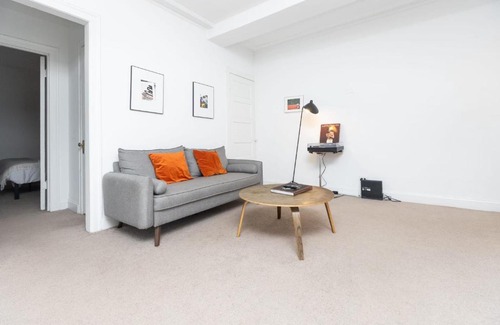 East Hyde Park Apartment | FRONTDESK Open 1 BR Apt by Black History Museum