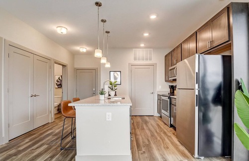Broad Ripple Apartment | FRONTDESK River House Apts Broad Ripple Indianapolis