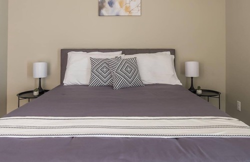 Northeast Minneapolis Apartment | Frontdesk | Sleek Minneapolis 1BR near the River