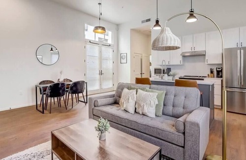 Menlo Park Apartment | Frontdesk | Spacious 1 BR Apt near Downtown