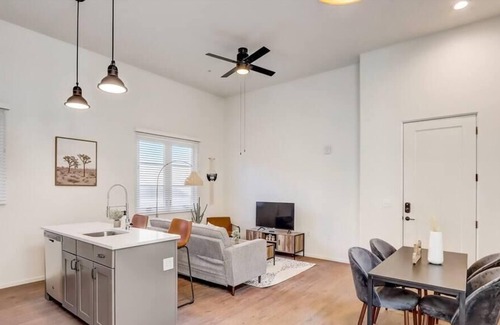 Menlo Park Apartment | Frontdesk | Spacious 1 BR Apt near Downtown