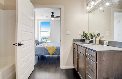 University Apartment | FRONTDESK The Marshall Campus Apts Louisville