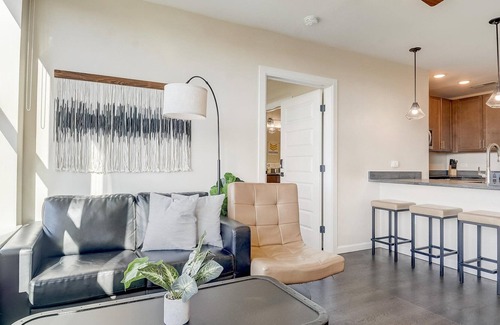 University Apartment | FRONTDESK The Marshall Campus Apts Louisville