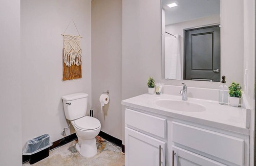 Five Points South Apartment | FRONTDESK Tower on Tenth Apts Birmingham