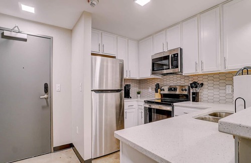 Five Points South Apartment | FRONTDESK Tower on Tenth Apts Birmingham
