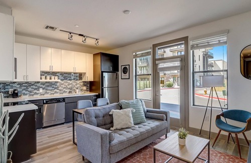 Tempe Apartment | FRONTDESK Vela at Tempe Town Lake Apts